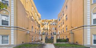 7401 N Hoyne Gallery 1