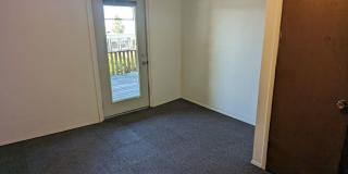 3 Bed, 1 Bath Unit with den in Fairhaven Close to Shopping & Restaurants & On a Bus line Gallery 10