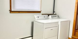 HUGE 3 Bed/2 Bath Home with your own private workshop + oversized garage Gallery 13