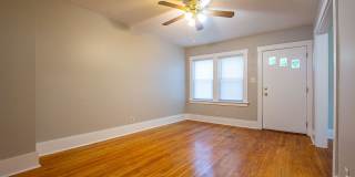 2 Bedroom / 1 Bath Duplex with Garage in Askarben! Gallery 3