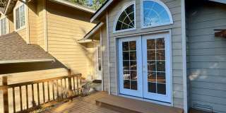In town Kingston...walk to the ferries and schools 3 bedroom 2.5 bath available now Gallery 1
