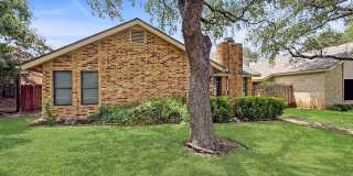 3-Bedroom Home in Blanco Woods with Community Pool + Prime Location Gallery 1