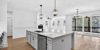 1625 N Main Street Gallery 18