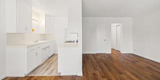Available for July 1st - Sept 1 Move In - One Bedroom Apartments Gallery 34