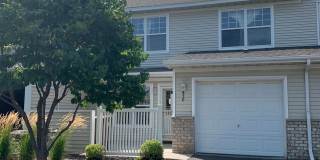 2BR/1.5BA Townhouse - Oakdale- Available Nov. 1 Gallery 1