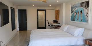Beautifully renovated 2/2 condo downtown Sarasota with view of Bay! Gallery 20
