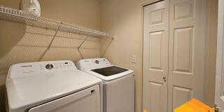 Charming Fully Furnished Home located in the vibrant city of Medford! Gallery 20