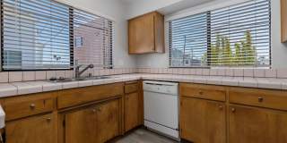Mission Beach. 3 bedroom, 2.5 bath, 2 car garage, Gallery 8