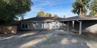 Kent 3BR Home with Washer & Dryer – Ready Now Gallery 1