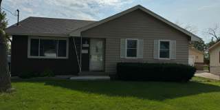 Huge Urbandale Home with Fenced In Back Yard! Gallery 1