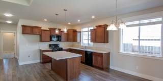 Newer Home for Rent in North Redding CA | $500 Off, Solar, Garage, Near I-5 Gallery 4