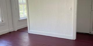 Spacious 4 bdrm/2 bath Home Located in Richmond's Fan District w/Balcony!!  Walking Distance to VCU!!!! Gallery 21