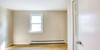 Lovely 3 Bedroom 1 Bathroom - 1st Floor with/ Washer and Dryer Gallery 59