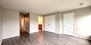 43487 TOWN GATE Square Gallery 44