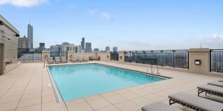 10 E Delaware Place unit: 14A Gallery 21