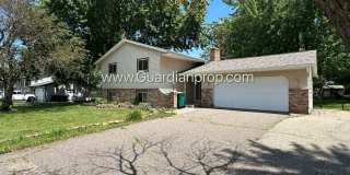Crystal Single Family Home, Large Fenced Back Yard, 2 Car Garage, Dishwasher, Available Sept 1st Gallery 1