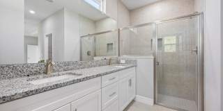4-bedroom 3 Bathroom Rental w/ In-Law Suite Gallery 5