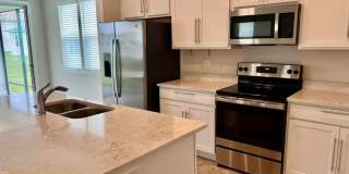 Spacious 5-Bedroom Home with Fenced Backyard – Built in 2022! Gallery 7