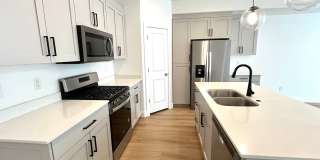 Townhome in Woodland Estates - Pool Access Gallery 7