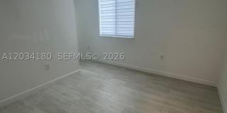 705 SE 13th St Cir Gallery 32