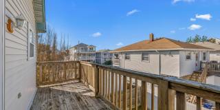 413 Beach Ave W Gallery 26