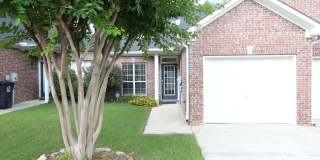 Wonderful and Large 3 Bedroom 2.5 Bath Townhome w/Garage Gallery 1