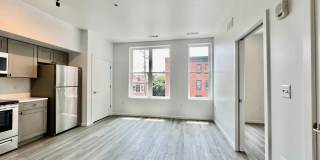 725 W Pratt Gallery 20