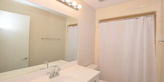 RENOVATED APARTMENT WITH IN-UNIT WASHER-DRYER & GARAGE PARKING! Gallery 14
