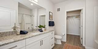 Longbow Luxury Apartments Gallery 42