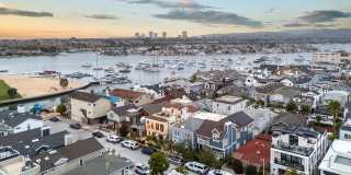Newport Beach Balboa Peninsula Beach House with Rooftop Deck | Weekly & 30+ Night Stays Gallery 10