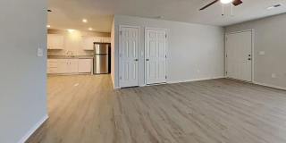 305 NW Woodbury Dr Gallery 1