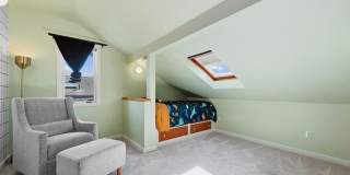 Spacious Ravenna Craftsman! Gallery 4