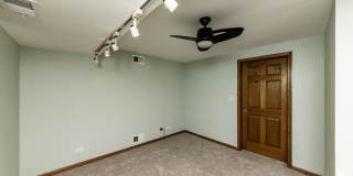 4625 N Dover Gallery 7