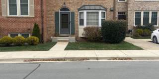 A three bedroom plus den, three and one half bath townhouse conveniently located in Rockville Maryland! Gallery 1