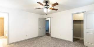 Centrally Located 3 bedroom 2 bathroom house! Gallery 40