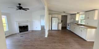 Updated 3-Bedroom Mobile Home with Modern Finishes in Valdosta Gallery 1