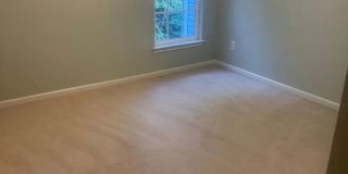 Room in 3 Bedroom Home at Dunford St Gallery 5