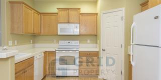 Spacious 3 Bedroom, 2.5 Bath Townhome Available in Hillsboro - 2 Car Garage! Spacious 3 Bedroom, 2.5 Bath Townhome Available in Hillsboro - 2 Car Garage! Gallery 5