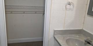 4 Bedroom house with bonus room and large yard. Gallery 16