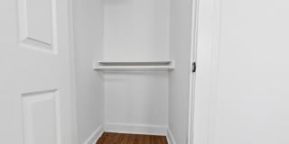 5225 De Longpre Ave. Gallery 32