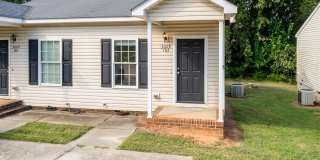 Nice 1 bed/1 bath duplex minutes from downtown Raleigh Gallery 1