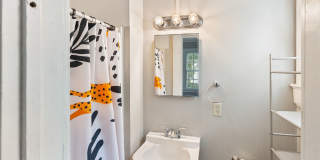 Adorable Cottage Just Steps from LSU's Campus and the Lakes! Adorable Cottage Just Steps from LSU's Campus and the Lakes! Gallery 7