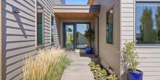 Fully Furnished 4-Bedroom Tetherow Home | Hot Tub + Home Services Included Gallery 35