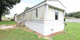 Move-In Ready • 3 Bedrooms • Lawn Care Included! Gallery 1