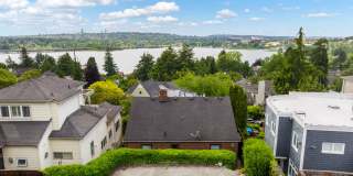 Historic Laurelhurst Home ~ Quiet Neighborhood~ Stunning Water View! 4 Mins to U Village/UW Historic Laurelhurst Home ~ Quiet Neighborhood~ Stunning Water View! 4 Mins to U Village/UW Gallery 31