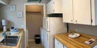Fully Furnished 1 bed/ 1 bath Island Square Condo Gallery 9