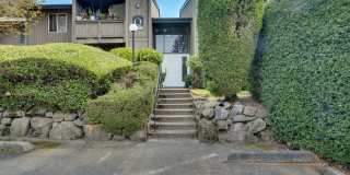 Cozy Condo Living in Tacoma's Desirable Highlands Community | Pool, Gym & Clubhouse Cozy Condo Living in Tacoma's Desirable Highlands Community | Pool, Gym & Clubhouse Gallery 1