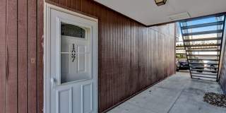 Spacious Poolside Condo! Gallery 4