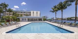 Bermuda Cay Gallery 18