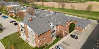 1 Bedroom 1 Bath Condo with in unit Laundry in Lake in the Hills! Gallery 1